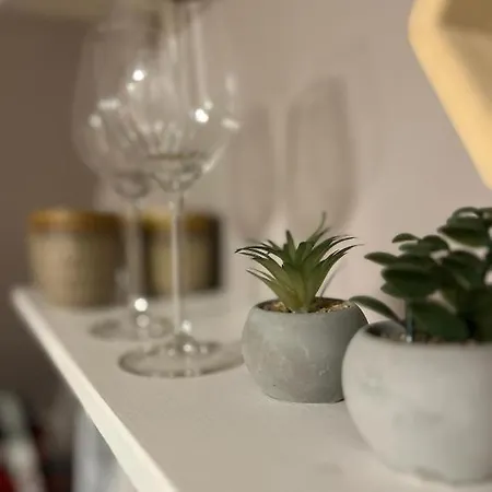Apartamento Sentrumsnaer Hybelleilighet Med Eget Kjokken